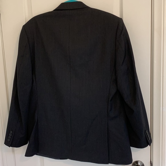 Joseph Abboud suit. - Picture 9 of 16